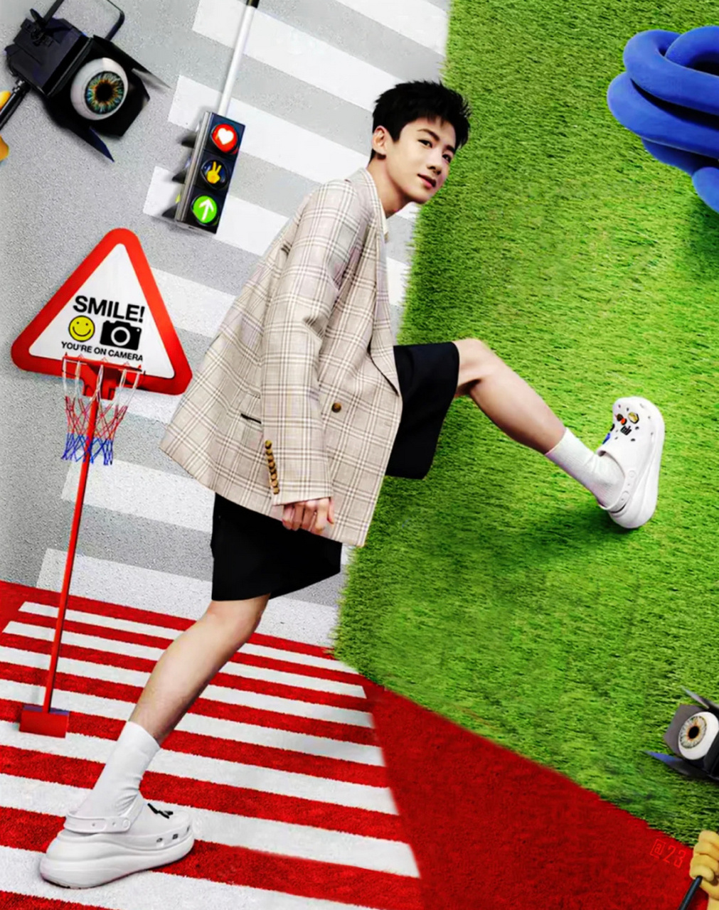 白敬亭的腿好白!腿部线条十分紧实!一看就知道是经常运动的!