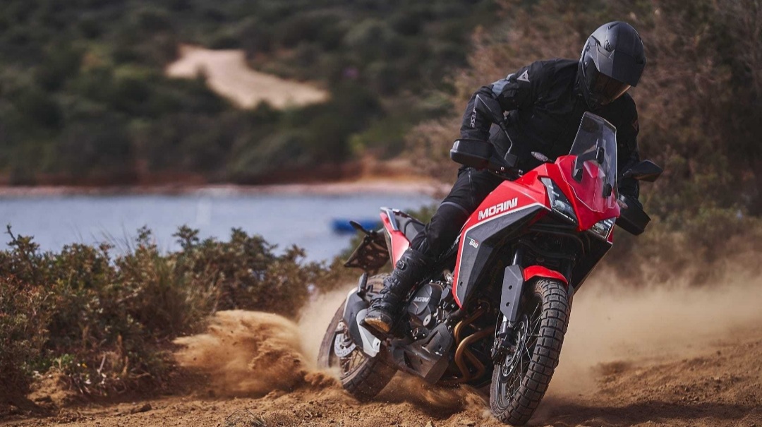 拥有不俗的越野能力摩托莫里尼x-cape650,还是春风的发动机