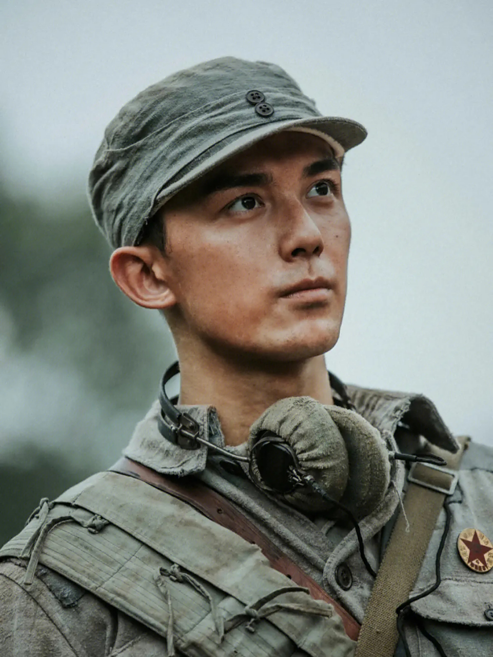 吴磊亮相东京国际电影节,身穿改良版四个兜的中山装宣传中国文化和