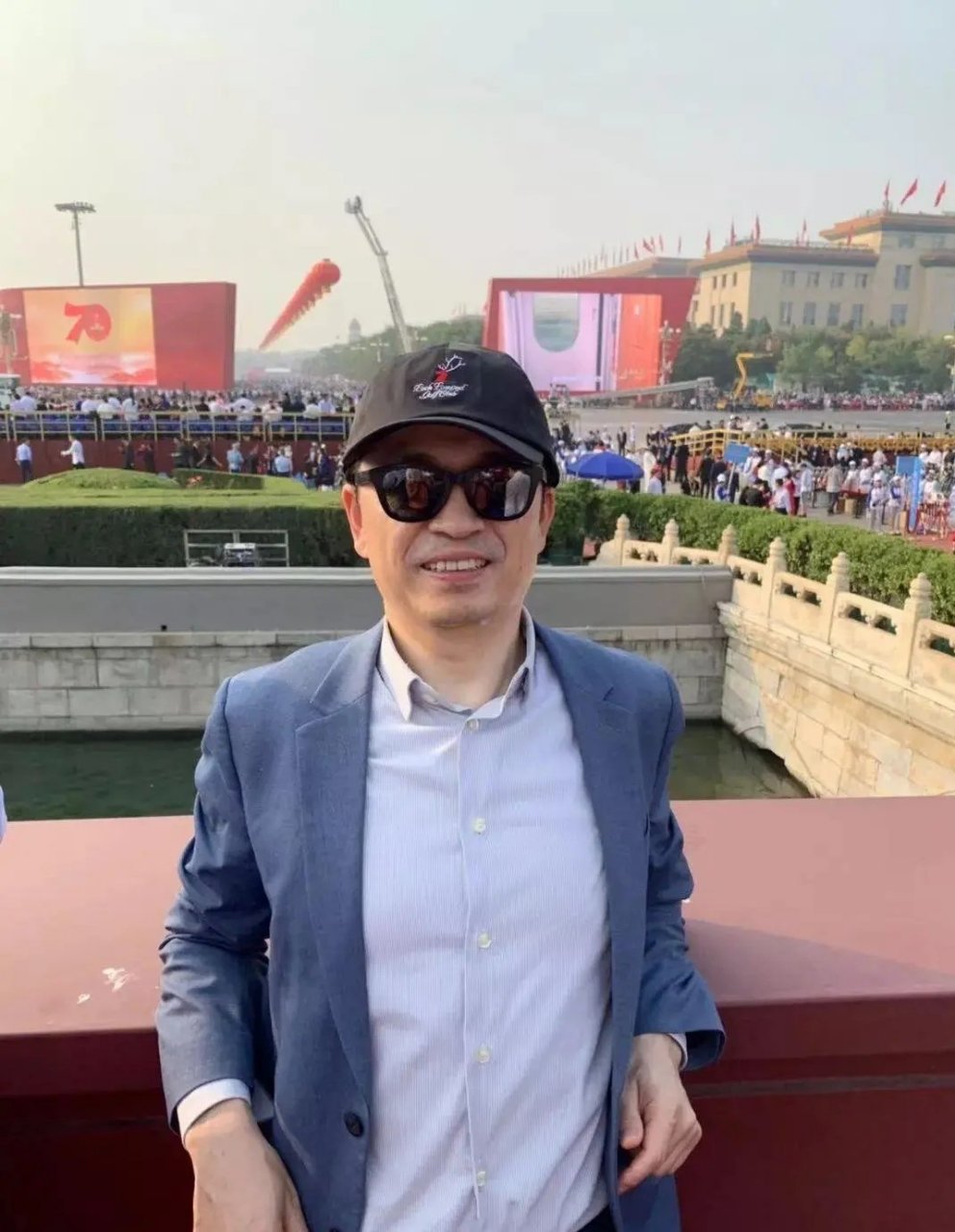 2010年,蓝月亮创始人罗秋平在办公室一脸惊愕,这个号称"中国最会洗