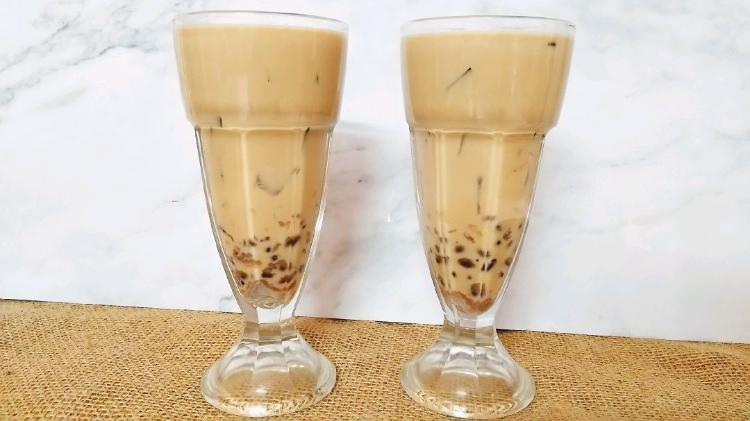 烧仙草红豆奶茶不用出去排队买了,教你在家做,香甜丝滑奶香浓郁
