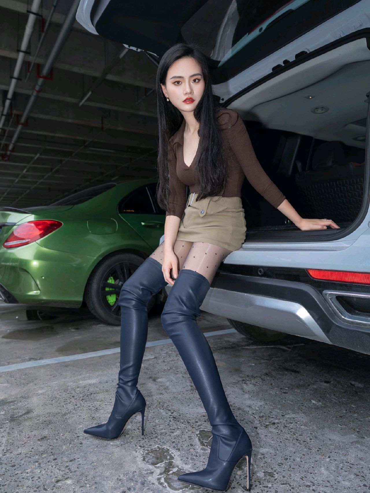 黑色大腿靴,让30岁的女人更加妩媚