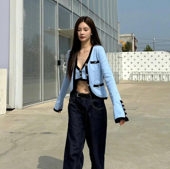 有种时尚叫沈梦辰,上衣故意短一截秀"脐钉",怀孕传闻不攻自破