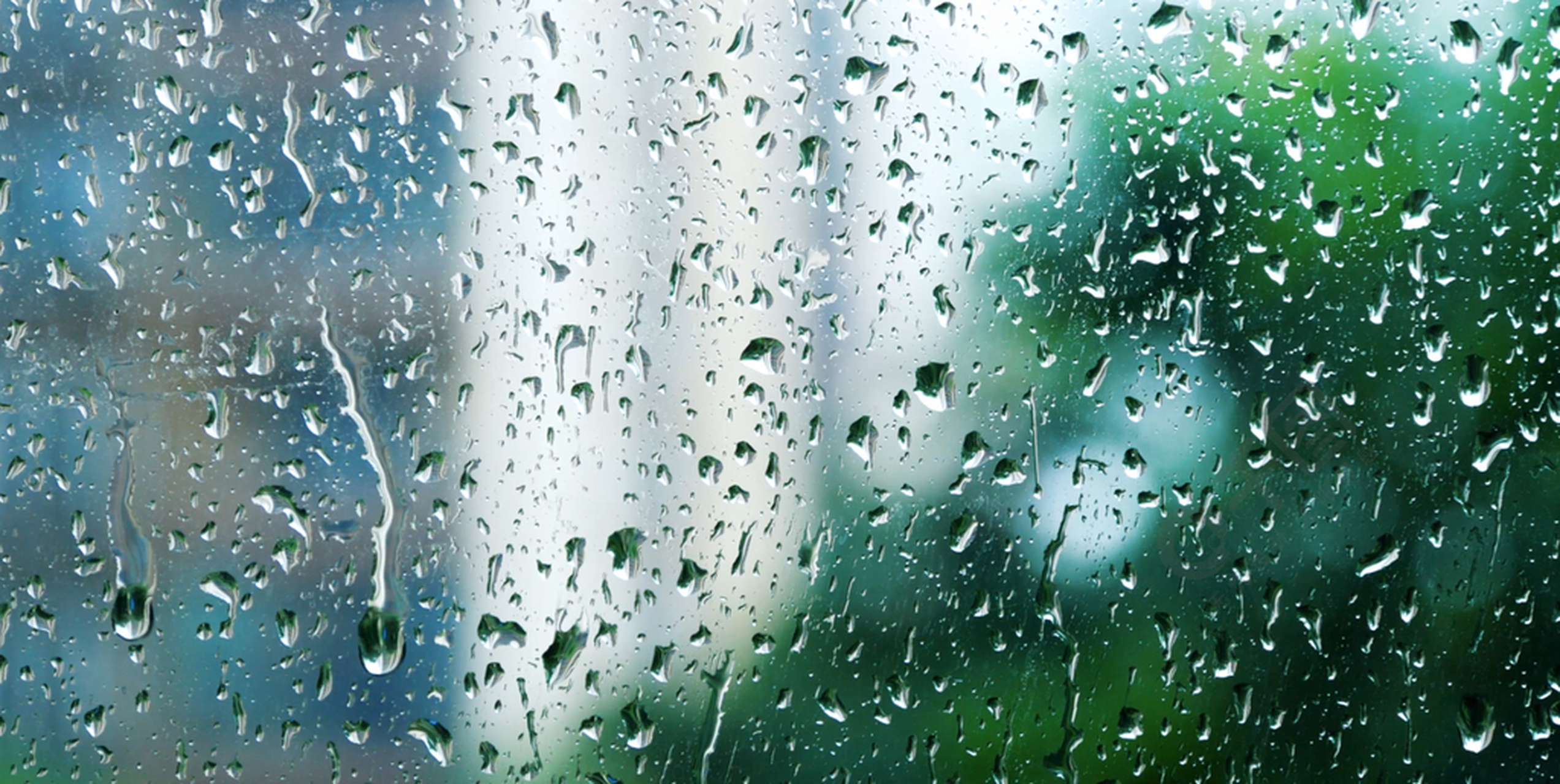 下雨的日子,用雨滴敲打键盘,编织出舒服的懒散.741590