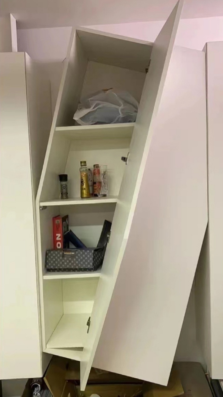 倾斜衣柜,现在应该没有设计师完成不了的作品了[偷笑][偷笑][偷笑]