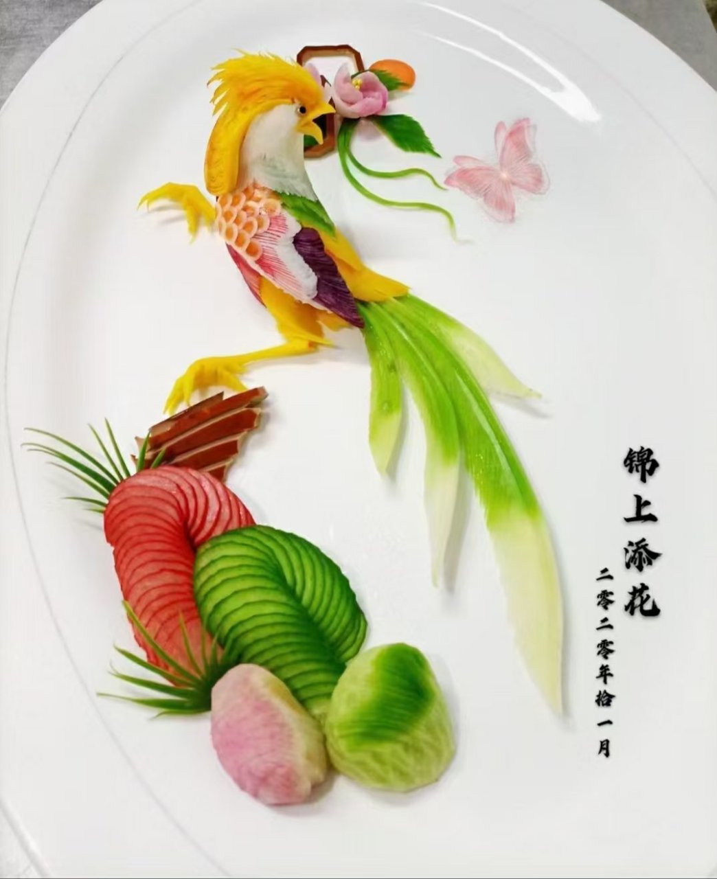 冷拼锦上添花 花色冷拼在宴席程序中是最先与就餐者见面的头菜,它以