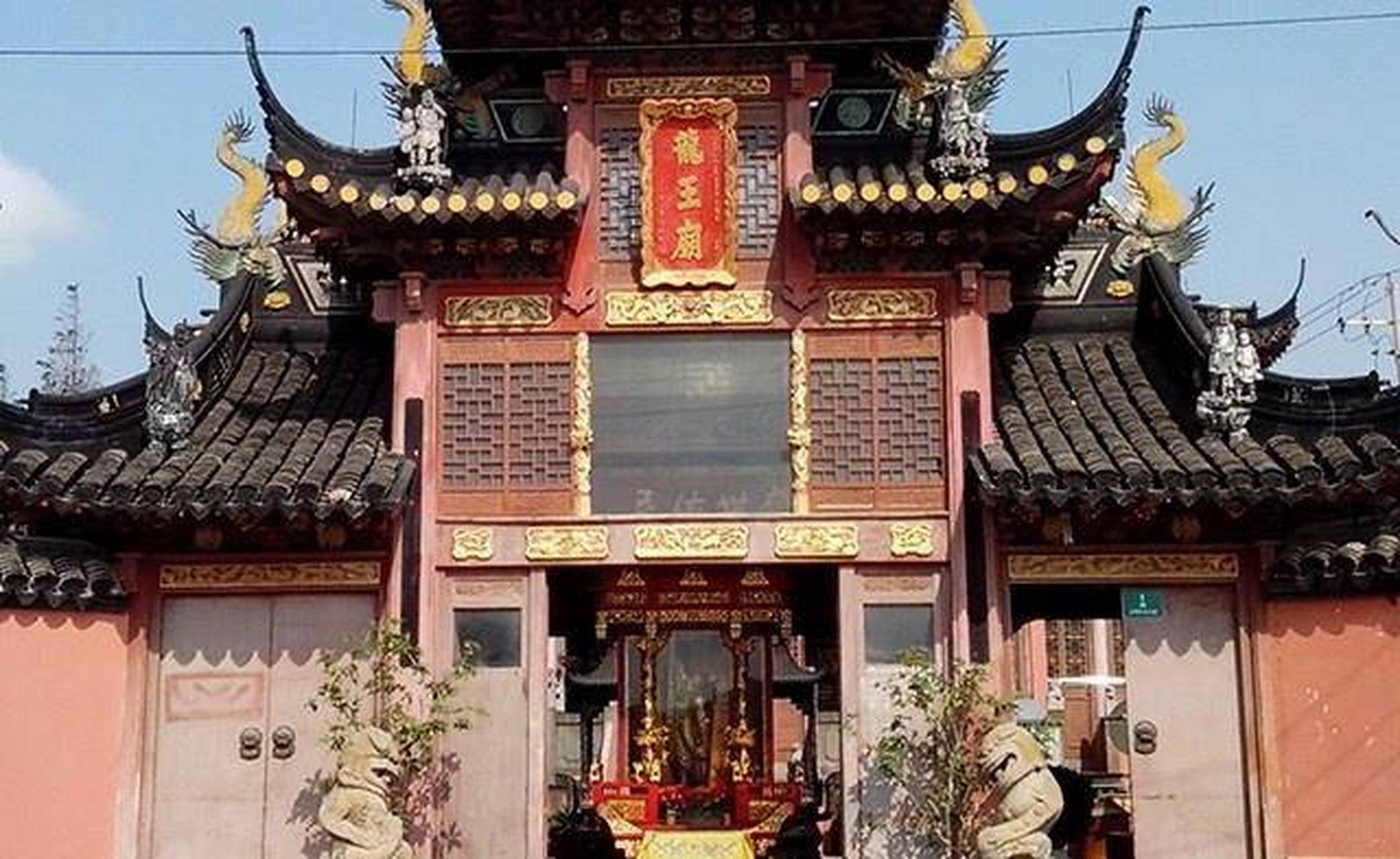 1927年,济南遭遇大旱,"狗肉将军"张宗昌来到龙王庙求雨不成,恼羞成怒