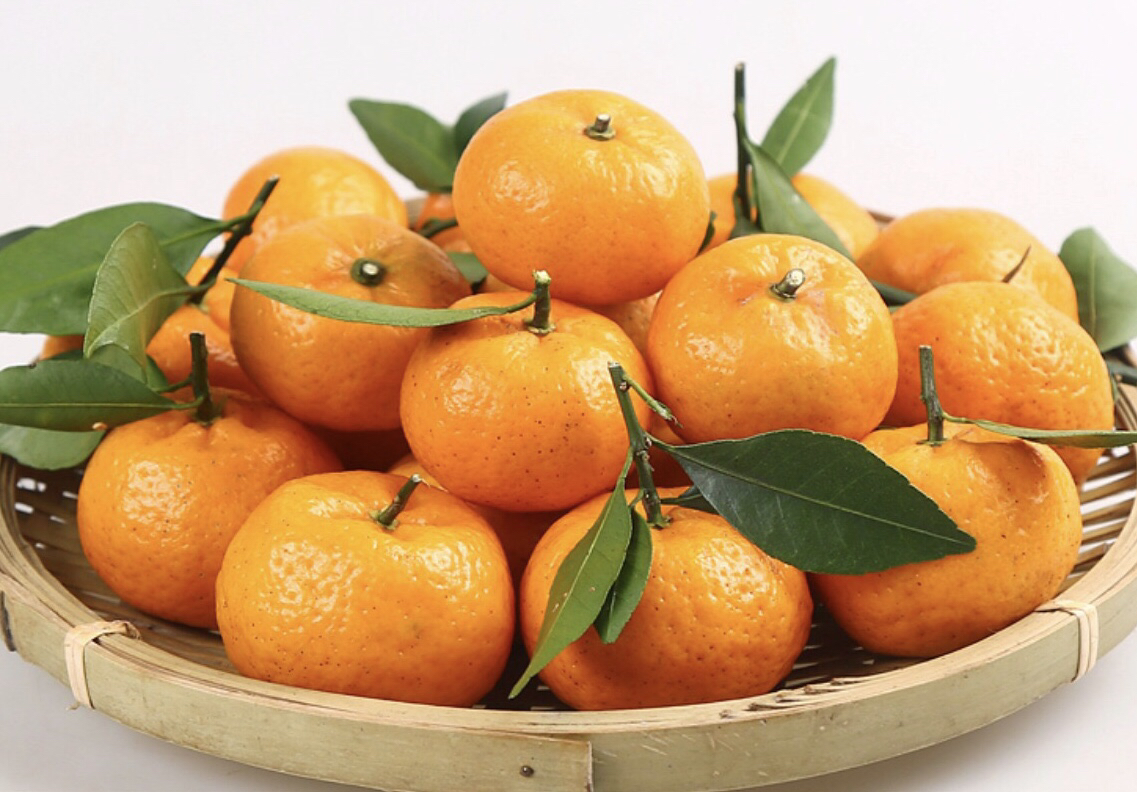 冬季,这6种"时令水果"放开吃,应季新鲜维c多,走俏市场正便宜