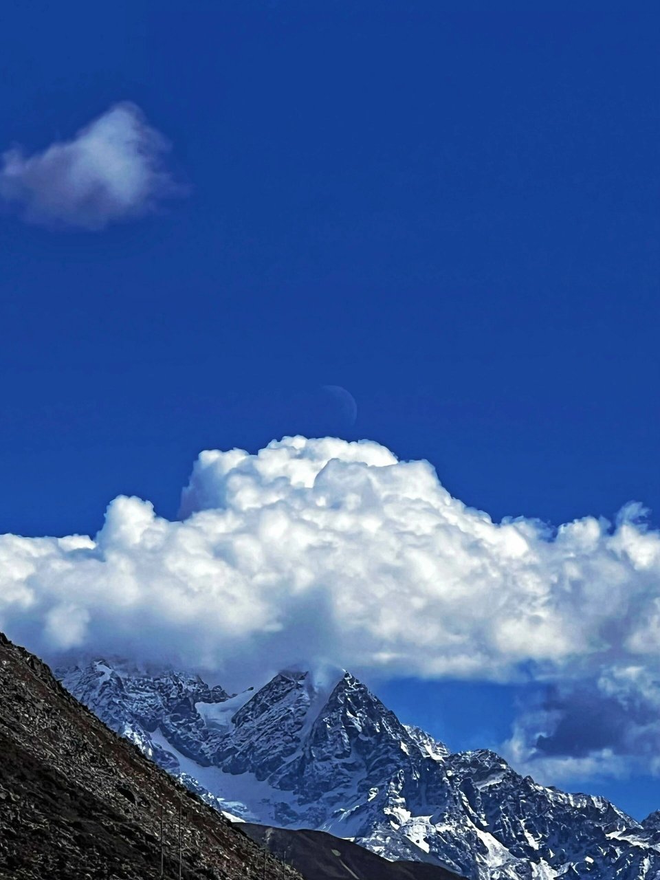 川藏线上的雪山