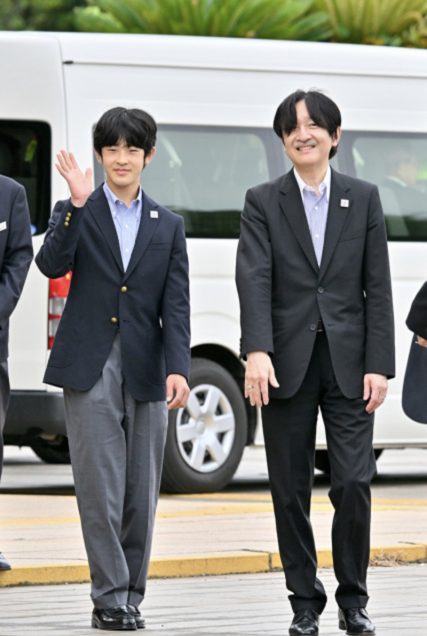 17岁的悠仁亲王第一次参加公务活动!