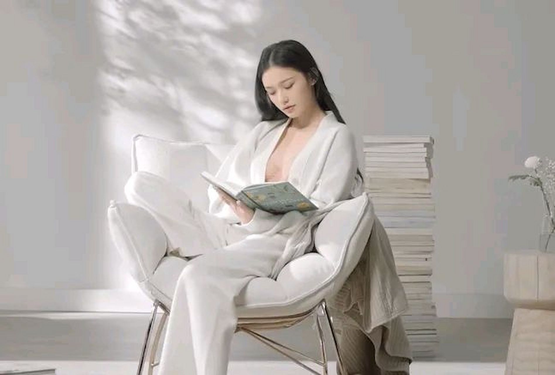 林允的内衣广告 林允拍摄的内衣广告,让人眼睛看直了!