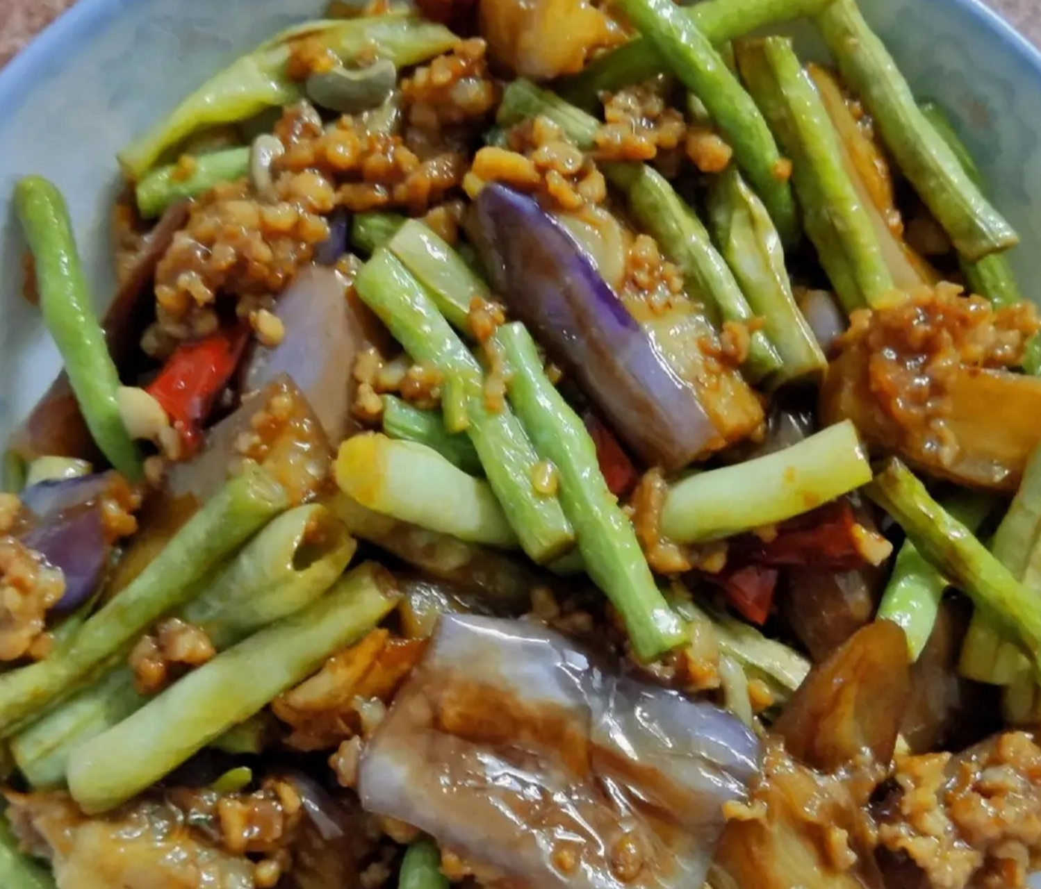 我的美食分享#  茄子豆角炒肉末  食材:茄子,豆角,小米椒,蒜  追è