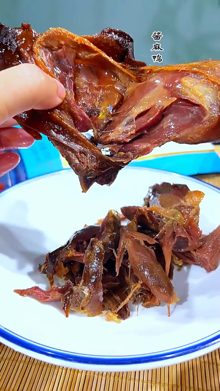 绍兴酱鸭咸亨酒店酱板鸭整只麻鸭特产年货卤味下酒鸭肉类零食小吃