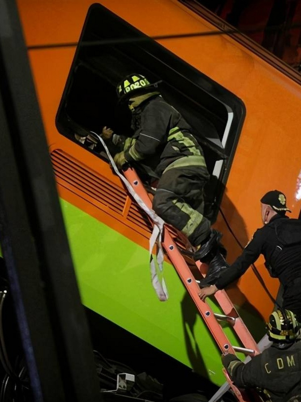 据新华社报道,近日墨西哥首都发生了一起地铁追尾的撞车事故,墨西哥