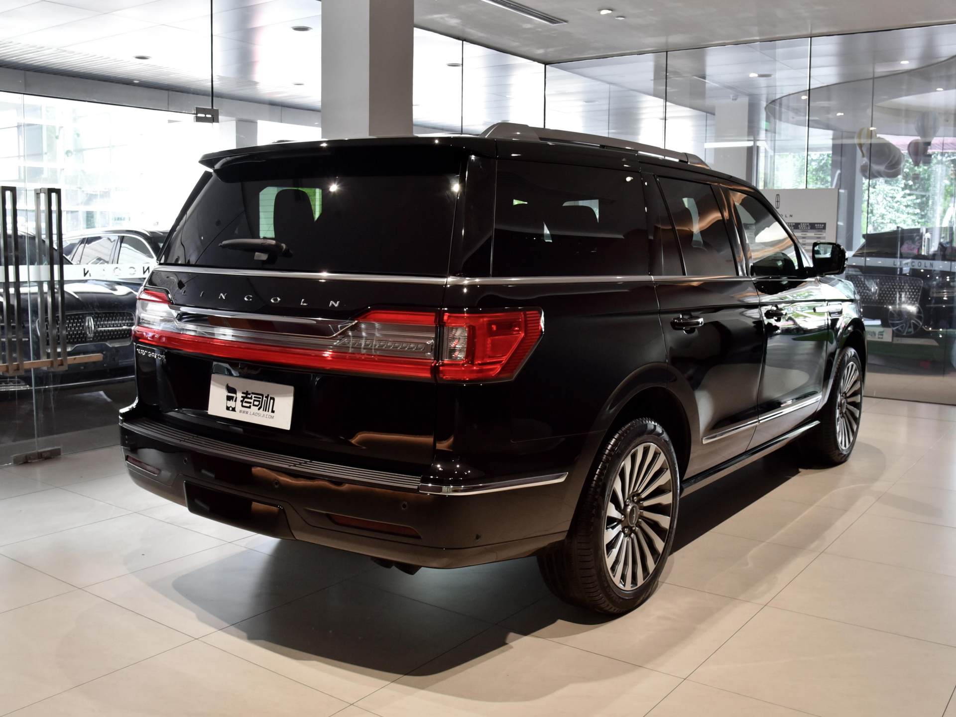 林肯领航员,自重2.8吨,3.5tv6 10at,真正的"越野王"