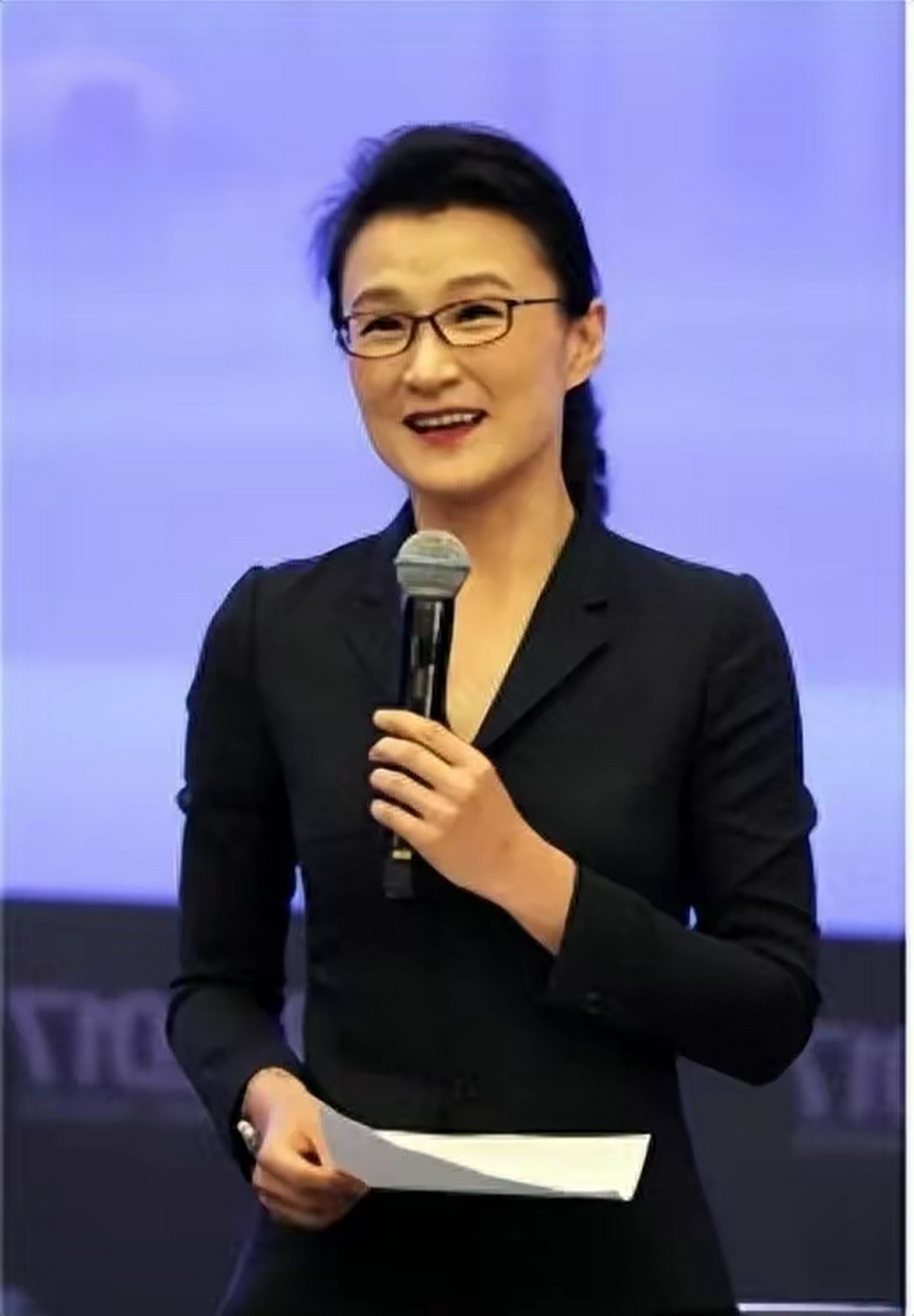 包含新闻1+1主持人董倩个人资料的词条