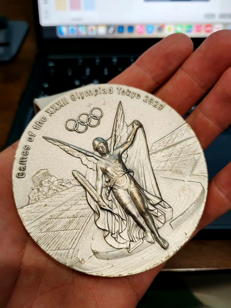 皮划艇运动员郑鹏飞在东京奥运会皮划艇比赛项目中获得亚军.