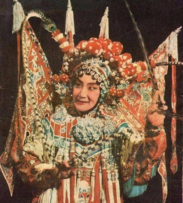 有人说京剧演员学习郭德纲自给自足,关肃霜出场费不如歌星怎么说