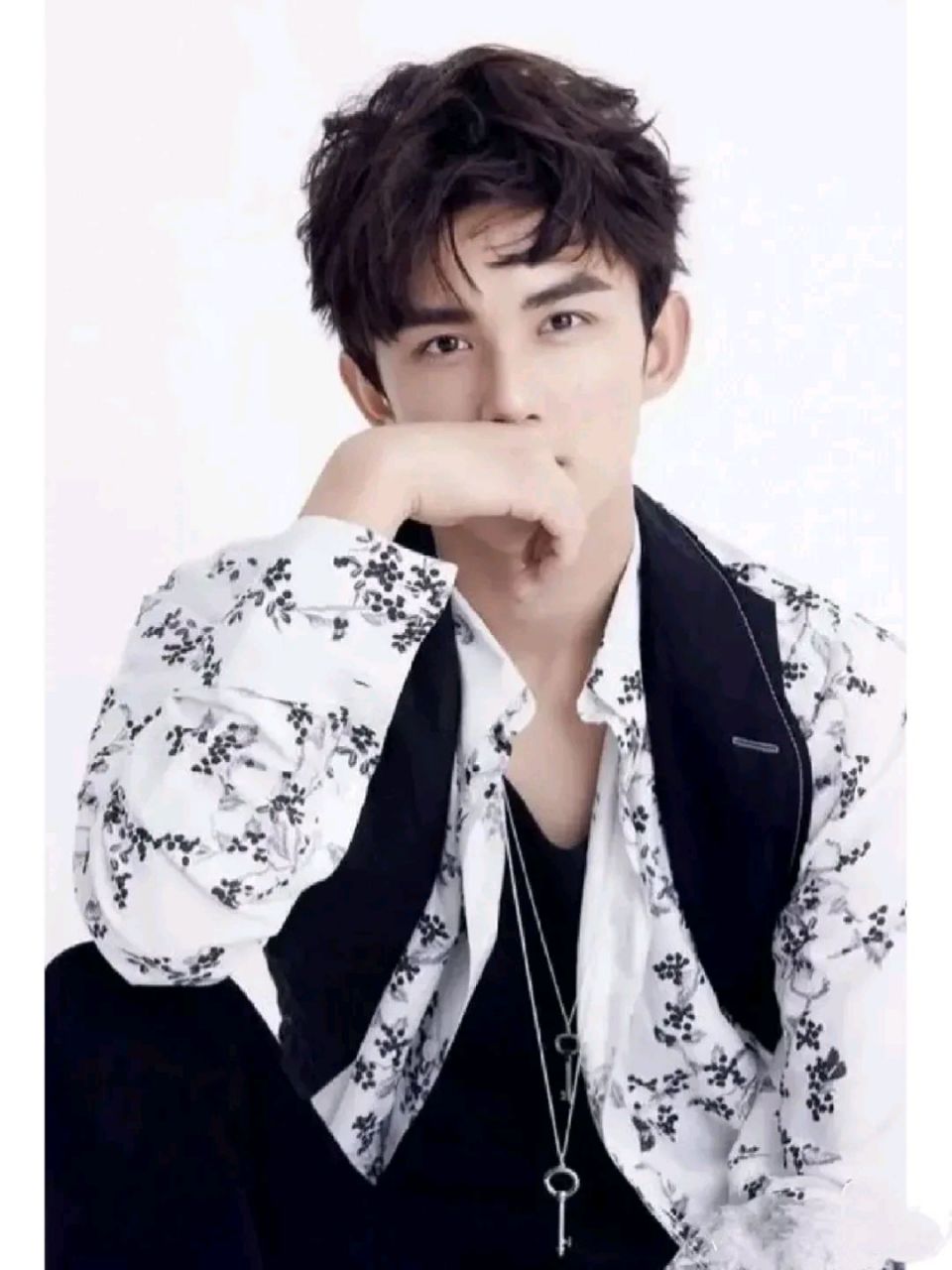 吴磊的照片来了 吴磊,1999年12月26日出生于上海市[1],中国内地影视男