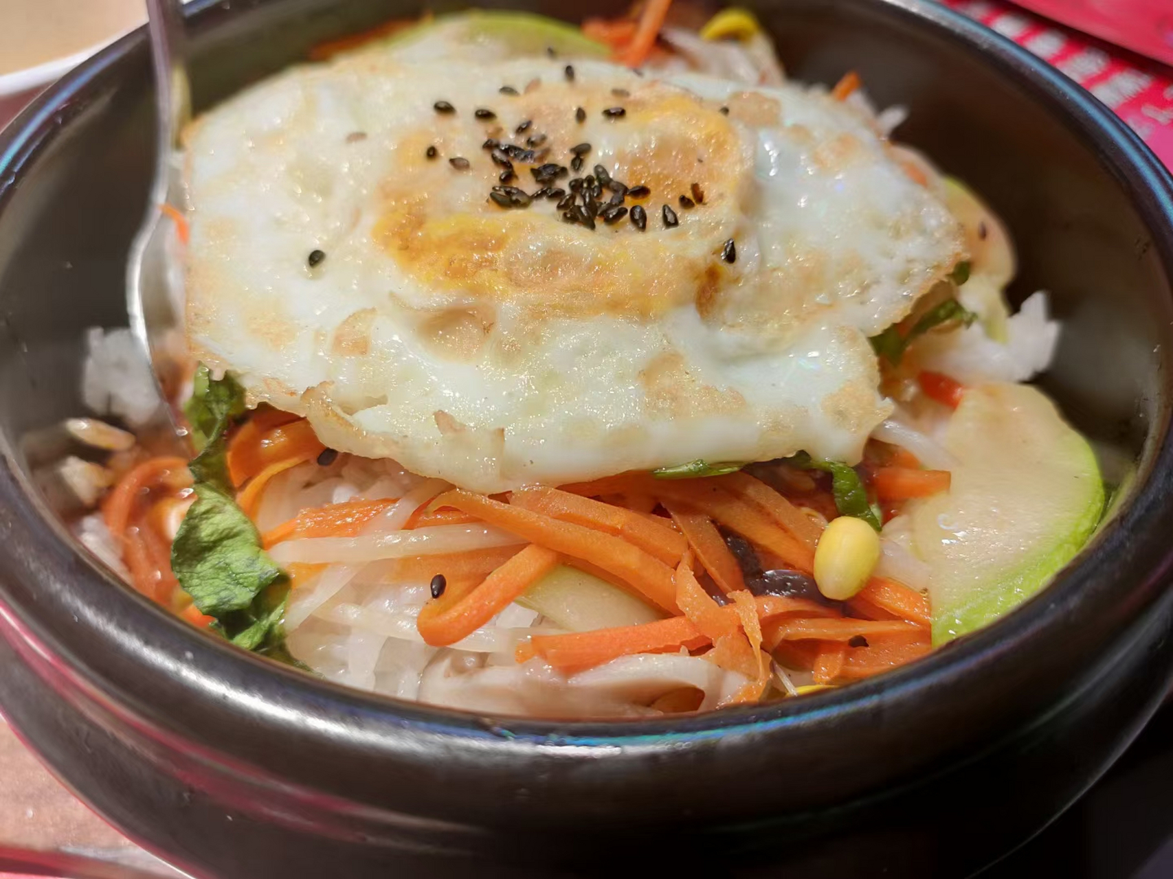 今日份美食:煎蛋烤肉拌饭(肉被盖住了)  作为一个碳水爱好者,米饭是