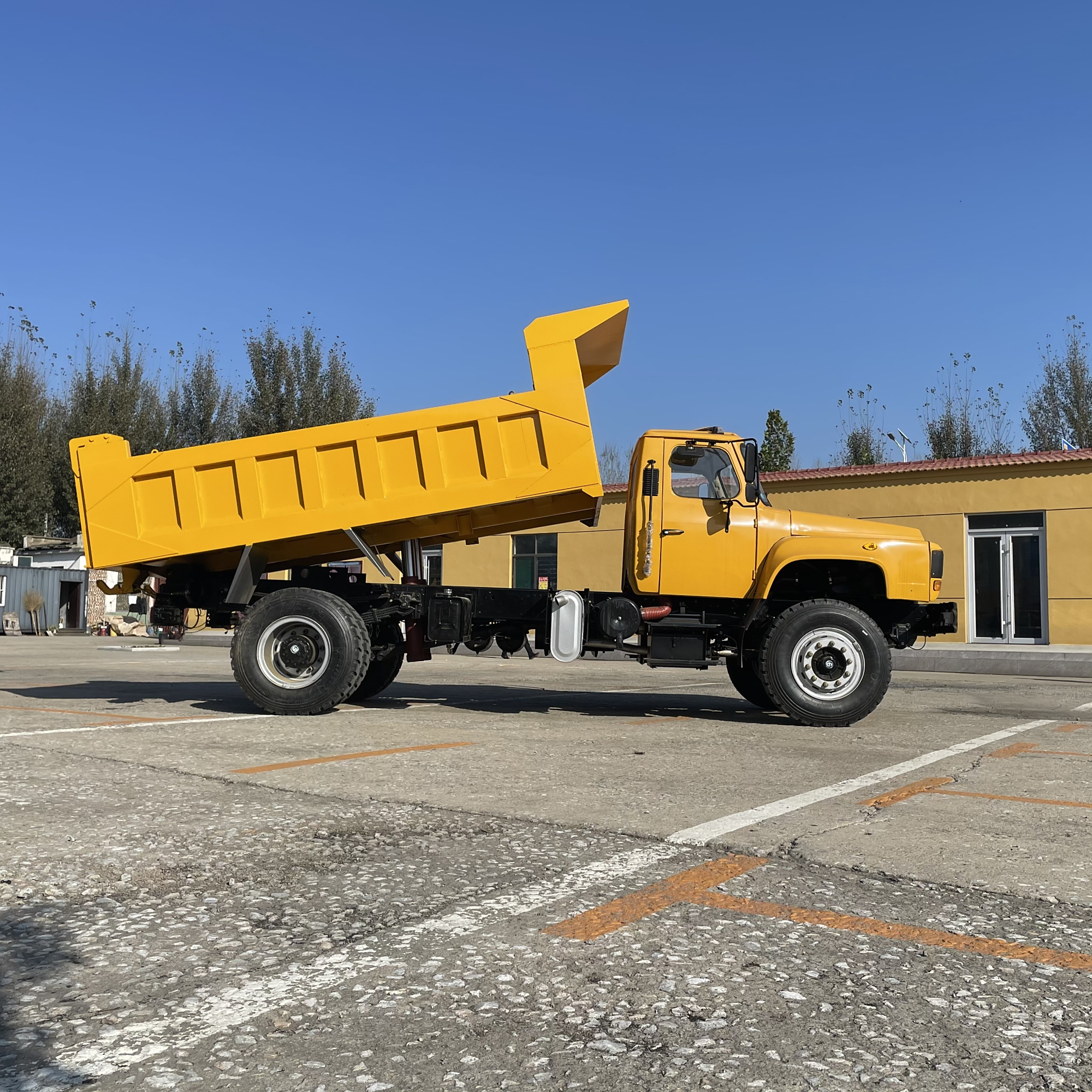 矿用出渣井下自卸车在井下也可使用