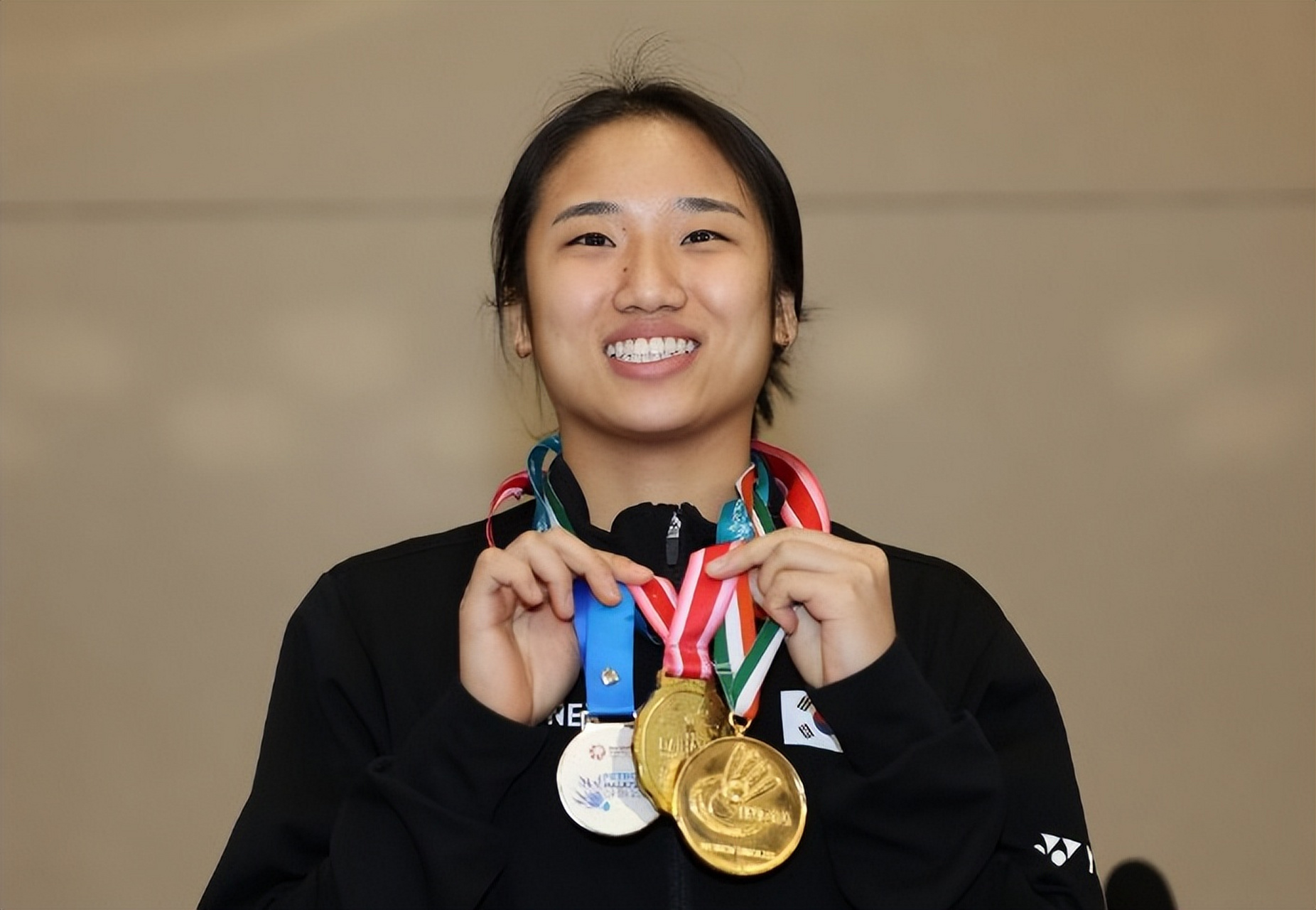 韩国天才少女安洗莹,以坚韧与决心,重返羽坛之巅  在杭州亚运会羽毛球