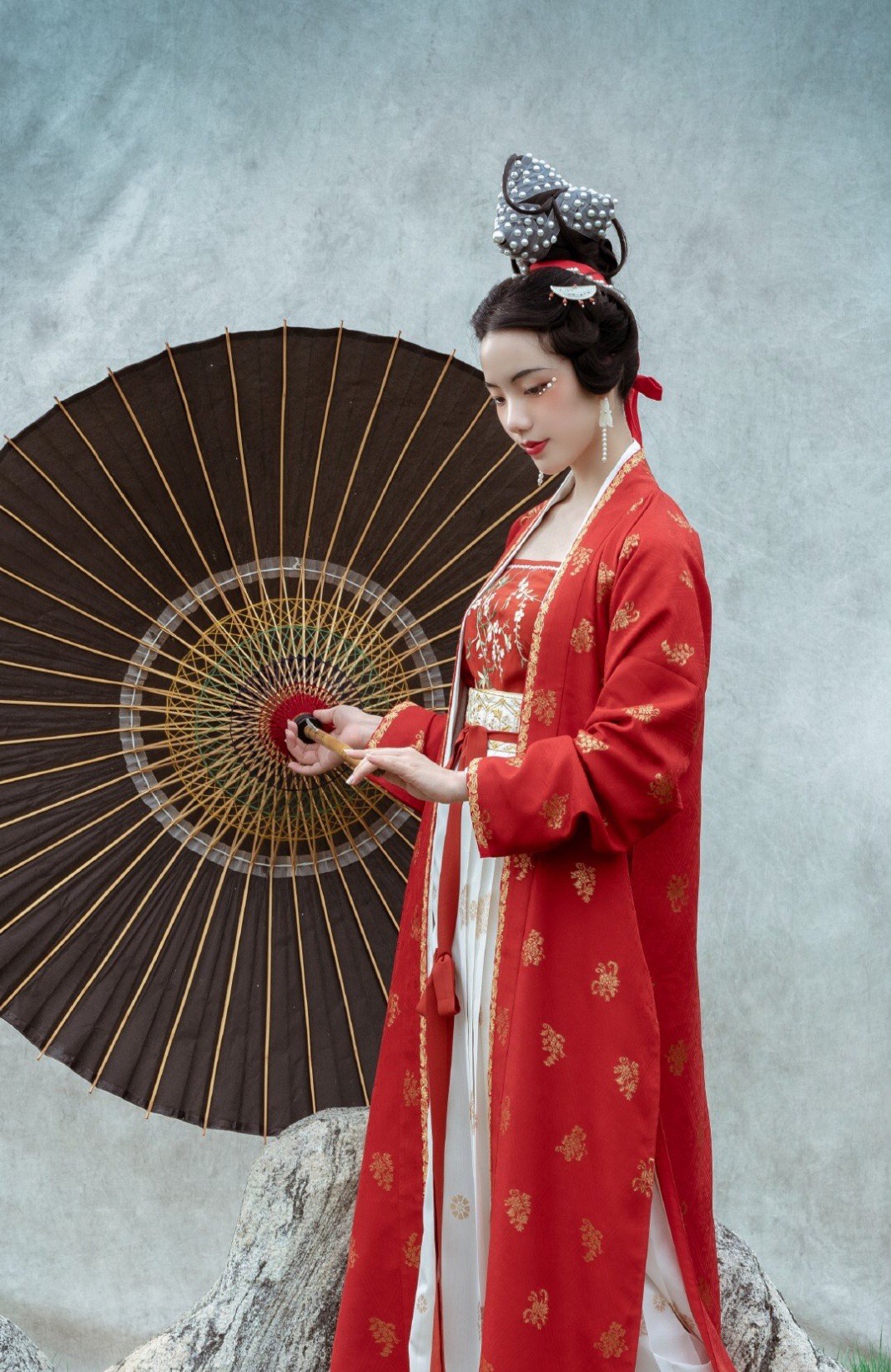 红色系汉服,选这"4套"准没错,华丽又日常,轻松驾驭各种场合