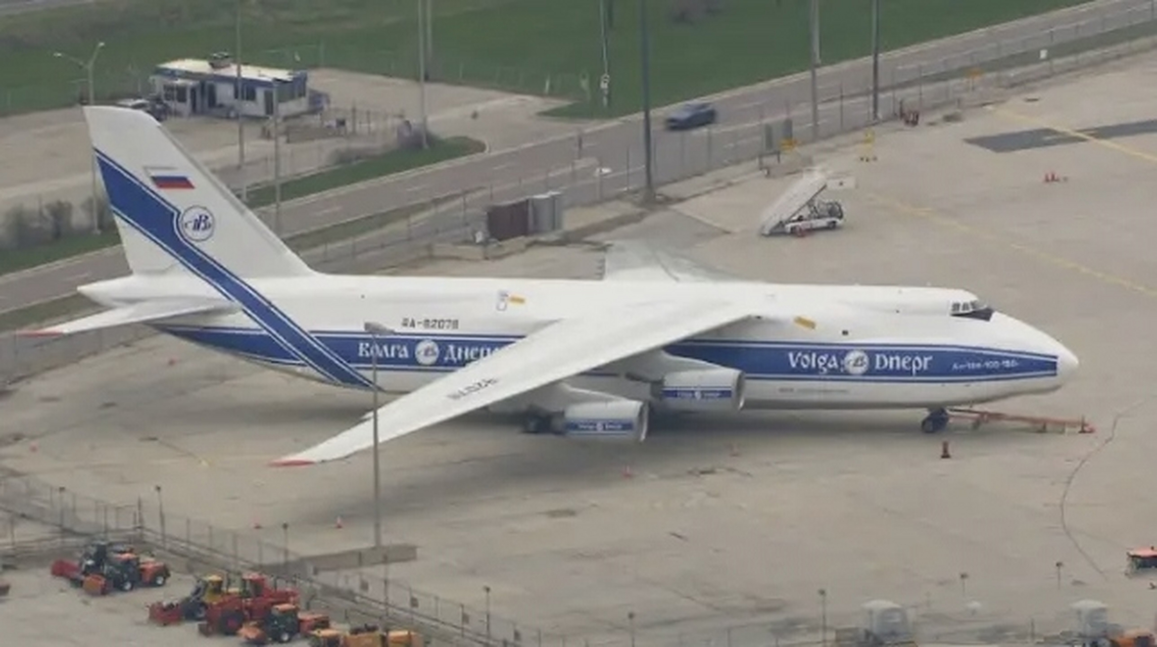 加拿大扣押了俄罗斯的安-124战略运输机,并准备把这架起飞重量可以