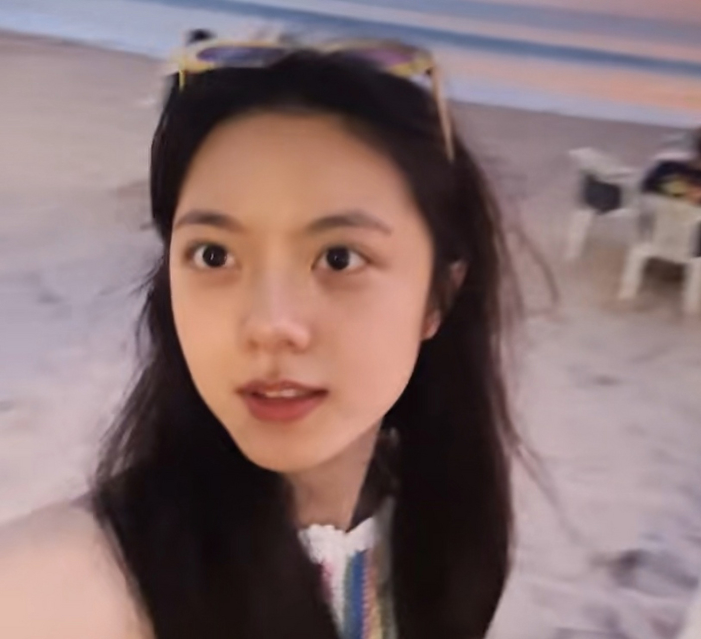 赵今麦心情好晒素颜自拍,她拍完新戏一直在放假,心态特别平稳,有演技