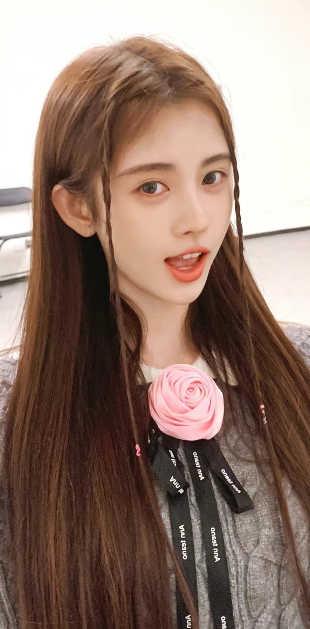 鞠婧祎# 胎毛刘海造型,恬静温柔,甜美可爱,妥妥的"四千年美女"