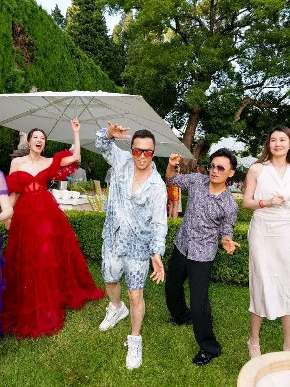 王宝强与女友冯清的正面合照被甄子丹i,晒出,好一个美丽大方的冯清