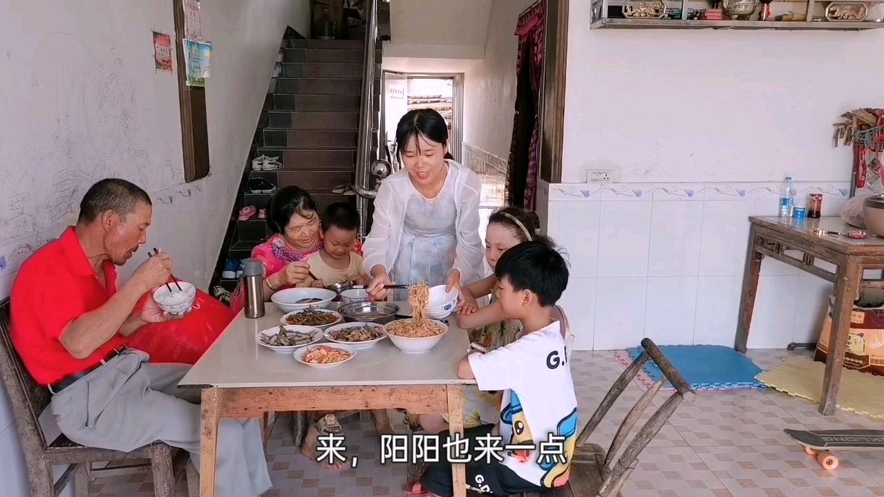 江西炒粉为啥好吃?只因炒粉时多加了它,味道独特,全家人爱吃!
