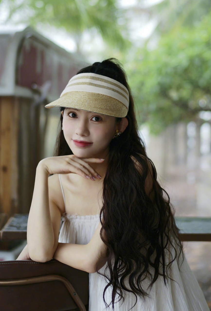 今日吃瓜有网友爆料白宇和刘萌萌偷偷订婚了#助我上热门