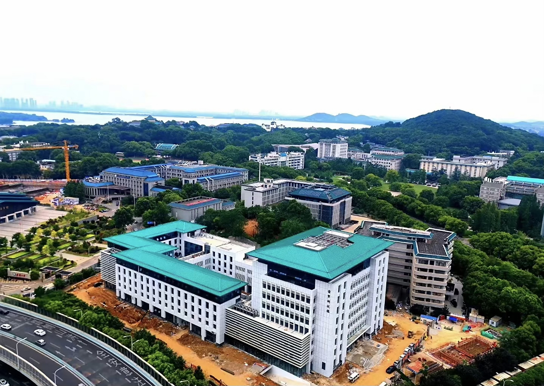 回馈母校,雷军科技楼在武汉大学 #科技# #数码# #手机#