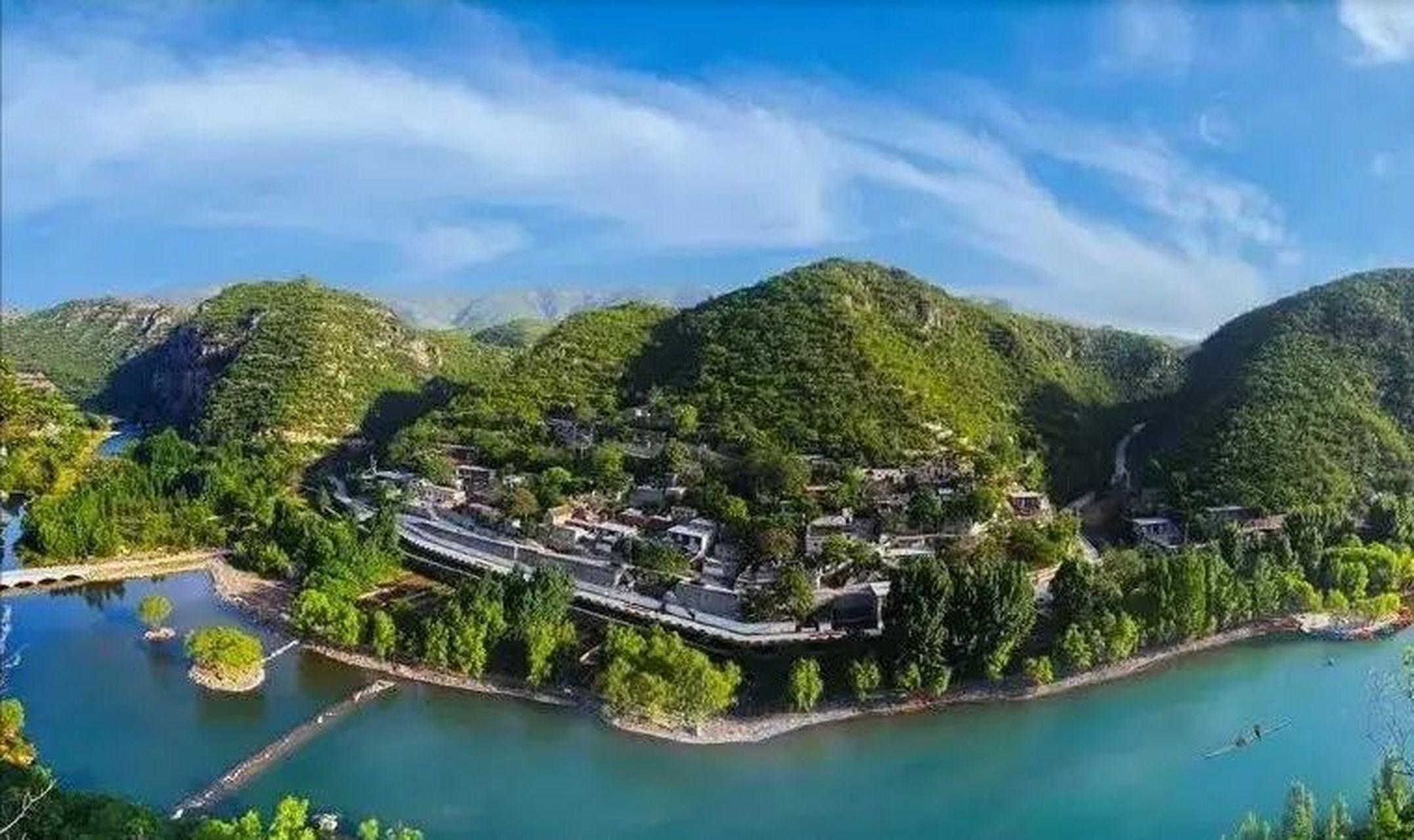桑园村又称桑园小镇,位于河南鹤壁市淇滨区上峪乡境内,坐落在悠悠淇河