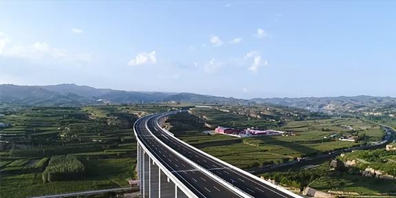 他是山西省委原书记,为山西人民办过许多好事,儿子是董事长