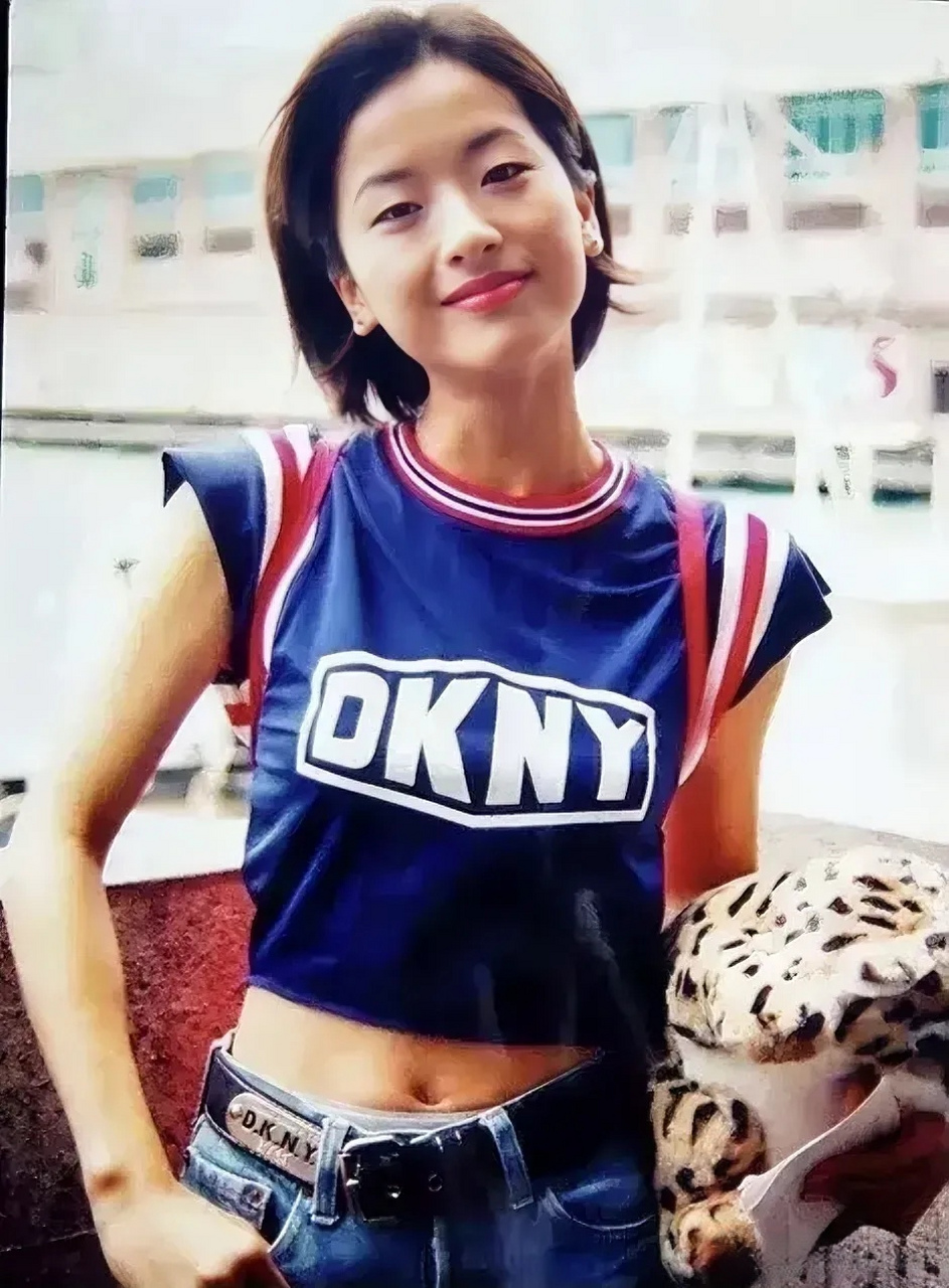 陈奕迅老婆徐濠萦年轻时清纯美女一枚,怎么岁数大了把持不住了?