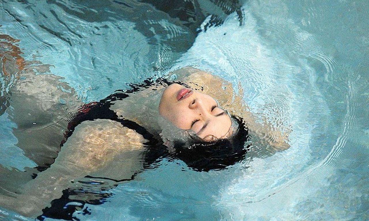 不怕"走光"吗?女跳水运动员为何穿三角裤比赛!