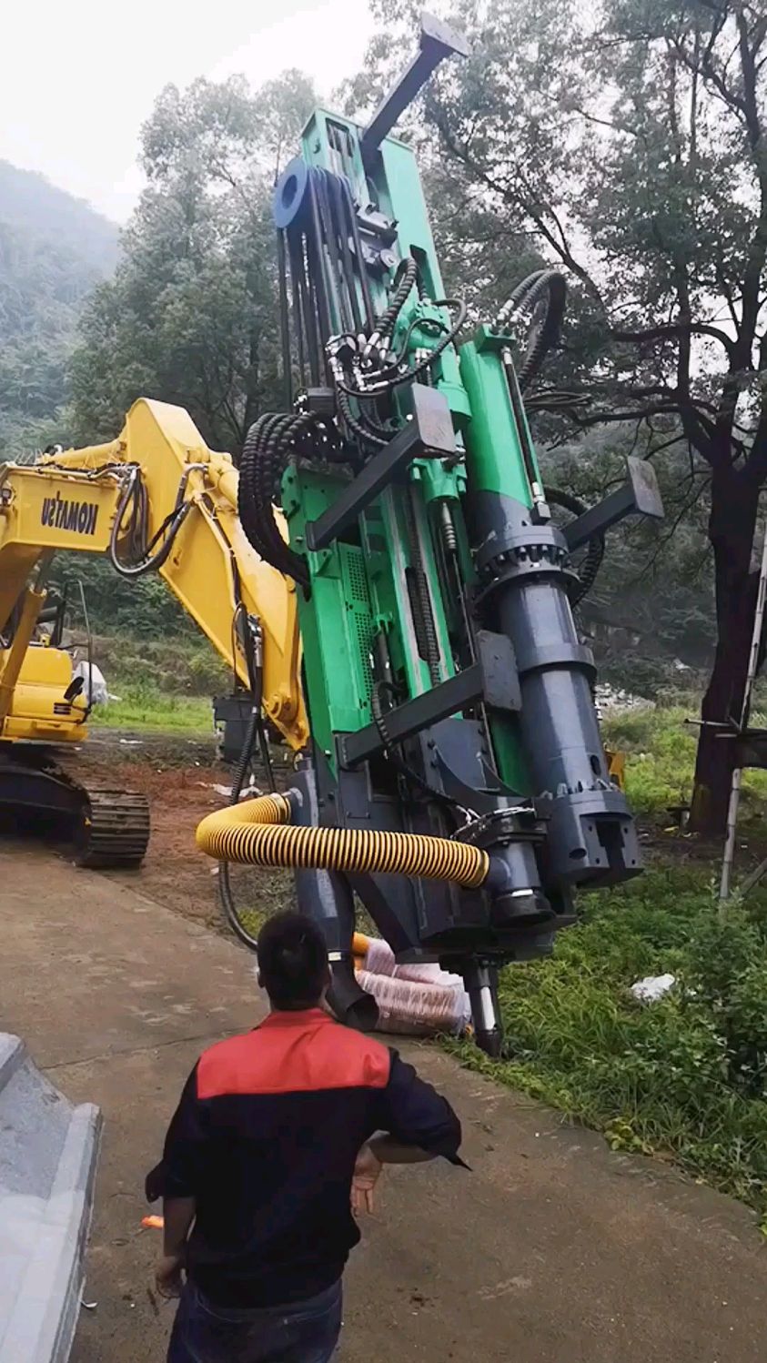 钻裂一体机#岩石劈裂机#矿山开采#挖机-度小视