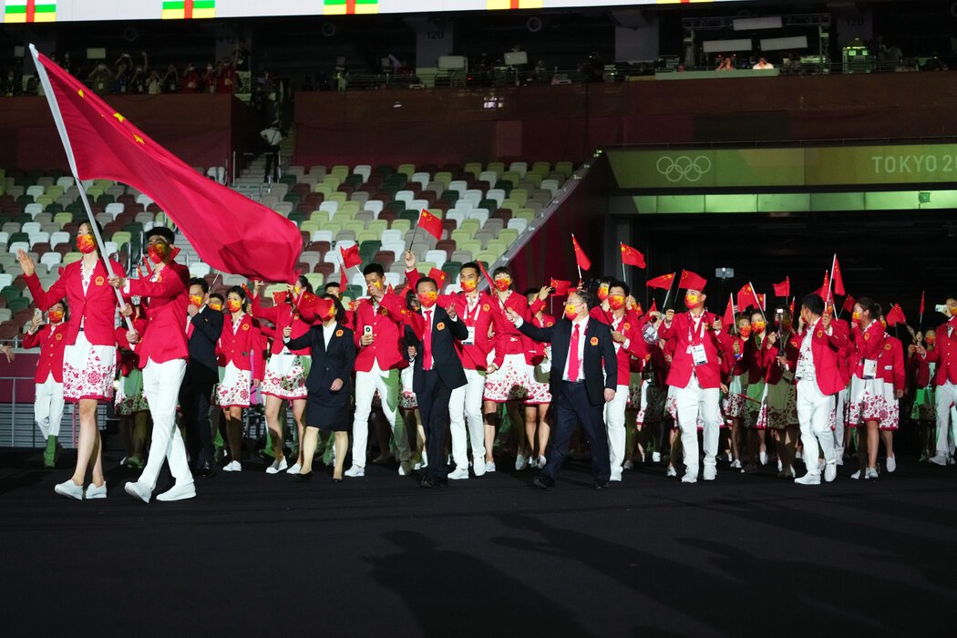 中国代表团在上周的东京奥运会开幕式上。中国派出了413名运动员参加本届奥运会,是中国有史以来规模最大的代表团,运动员中近70%是女性。