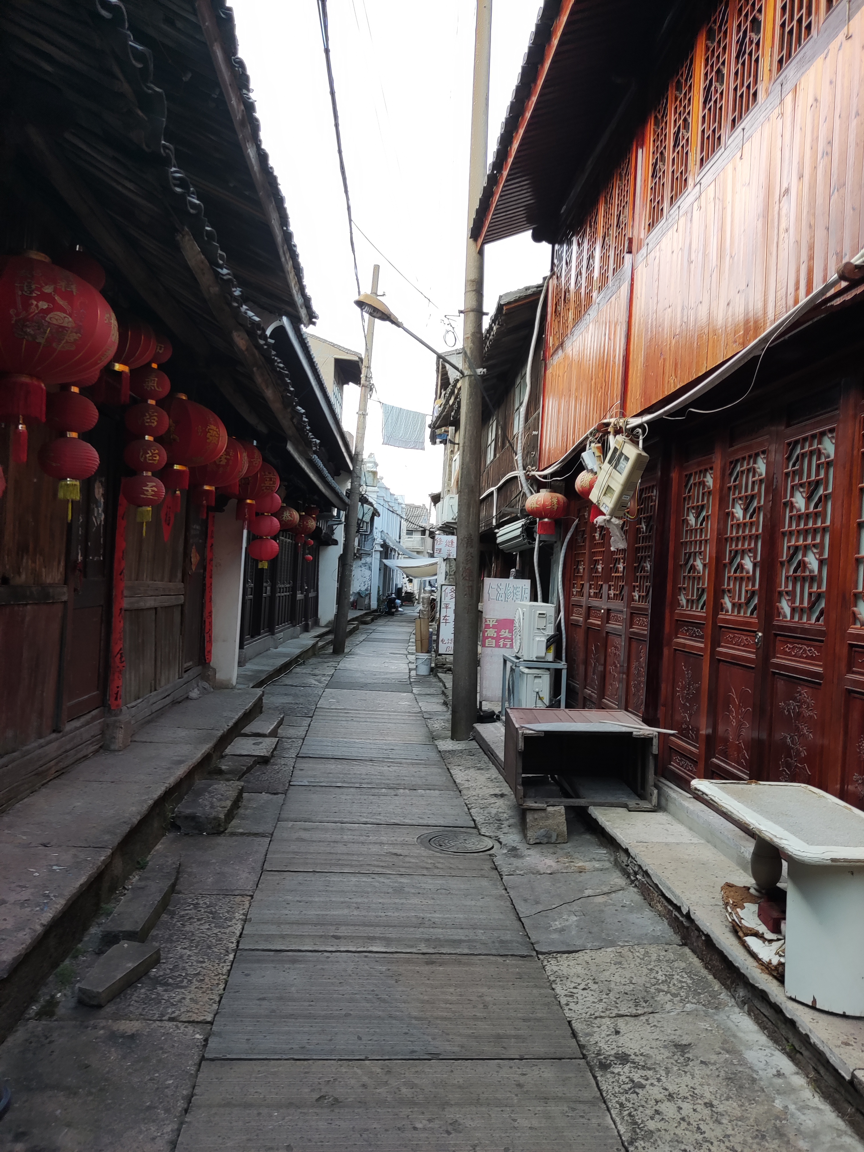 来到温峤镇,温峤镇原来叫温岭镇的,因镇区南面的山岭叫温岭而得名