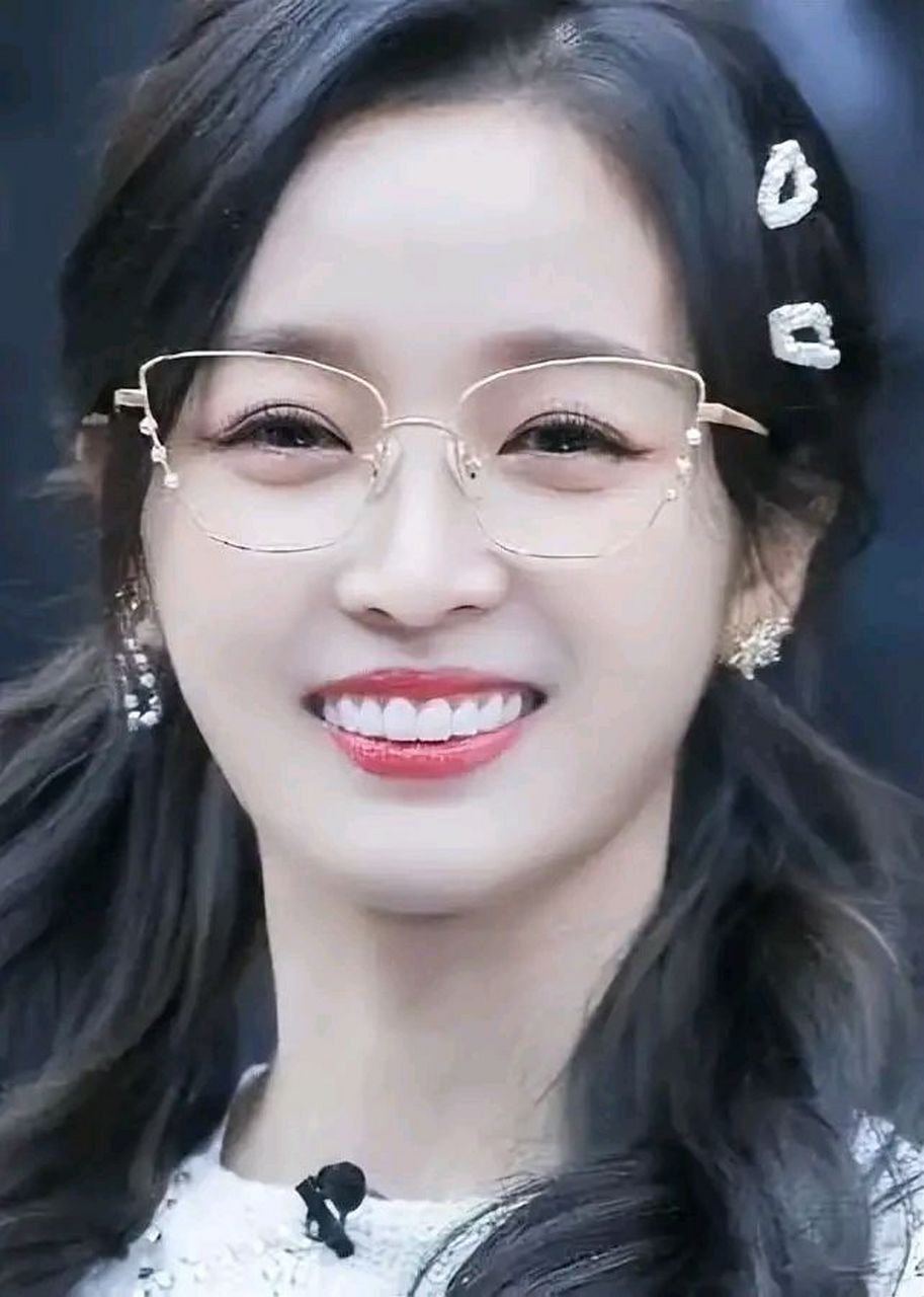 吴宣仪丑上热搜的龅牙,好像连p图师都控制不住了?