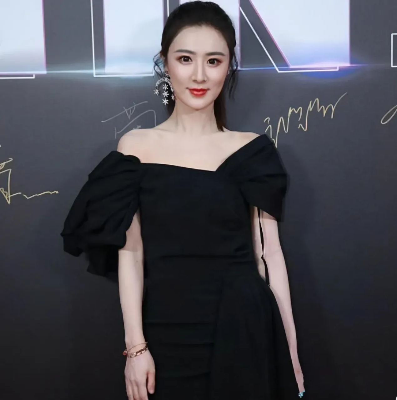 一姐薇娅(纯天然美女)官宣复出,你还会支持她吗?