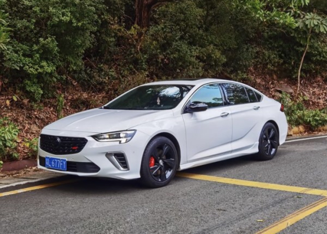 2020款别克君威gs尊贵版(象牙白)