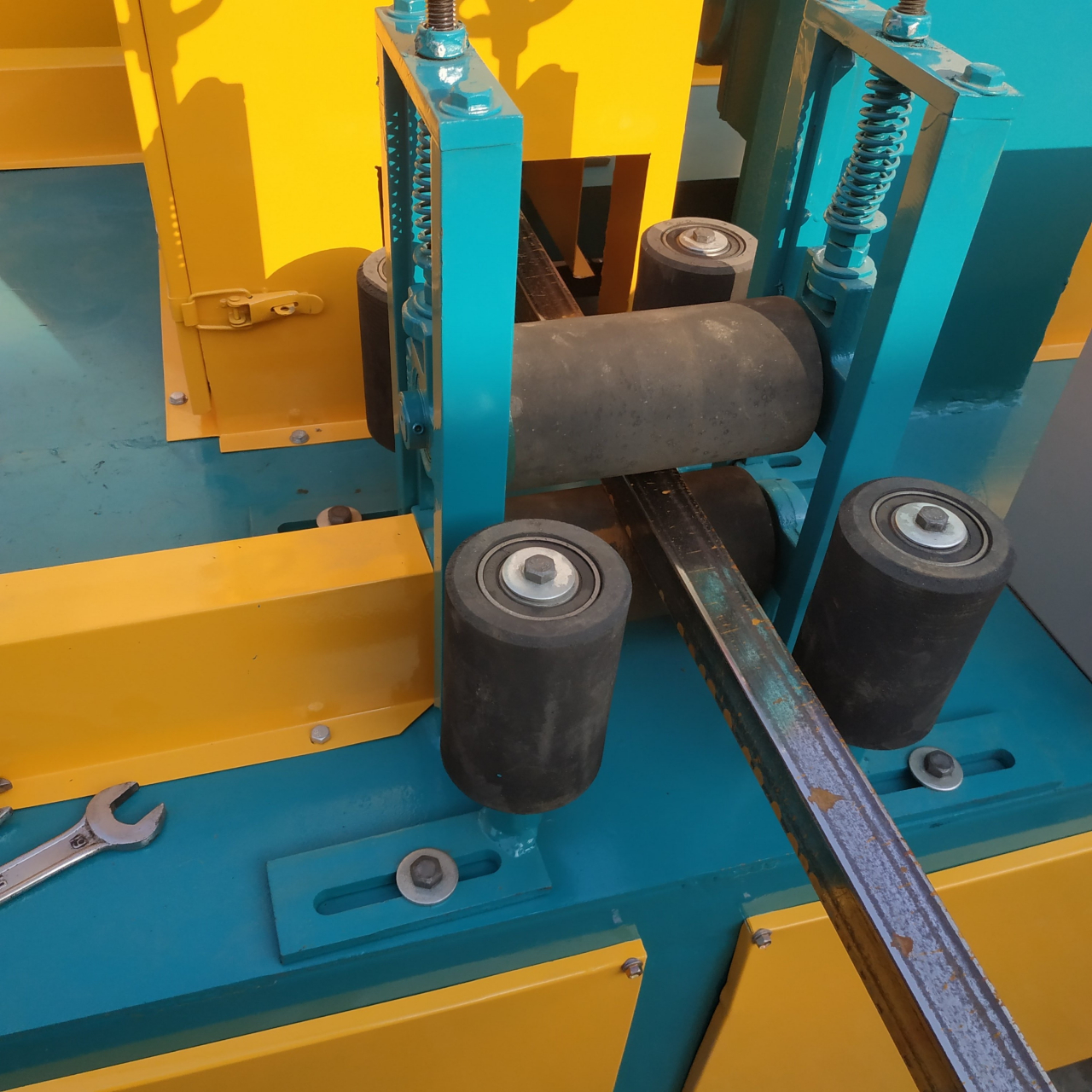 方管抛光机# #方管除锈机# #方管除锈抛光机# 方管抛光机全自动方管