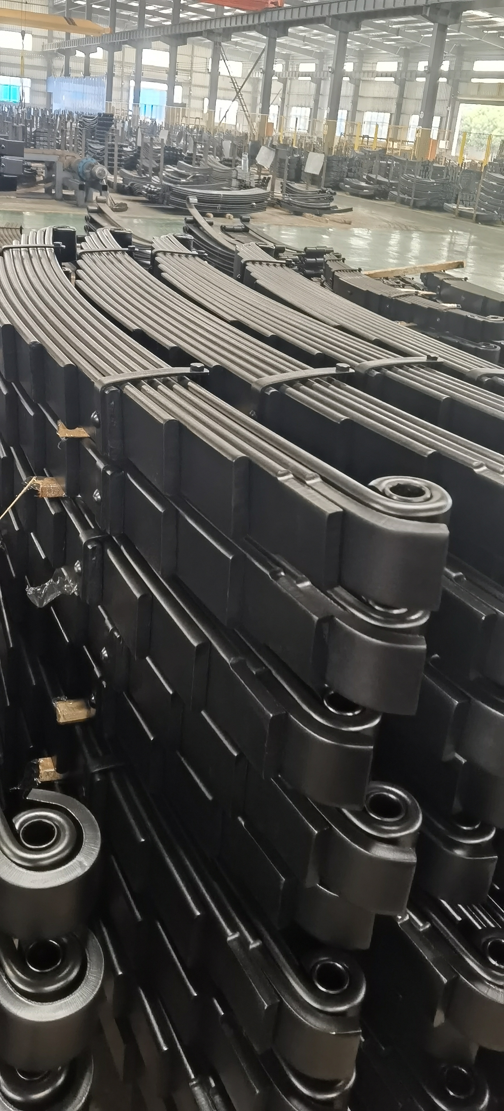 红岩杰狮前钢板弹簧总成90x18x1800九片