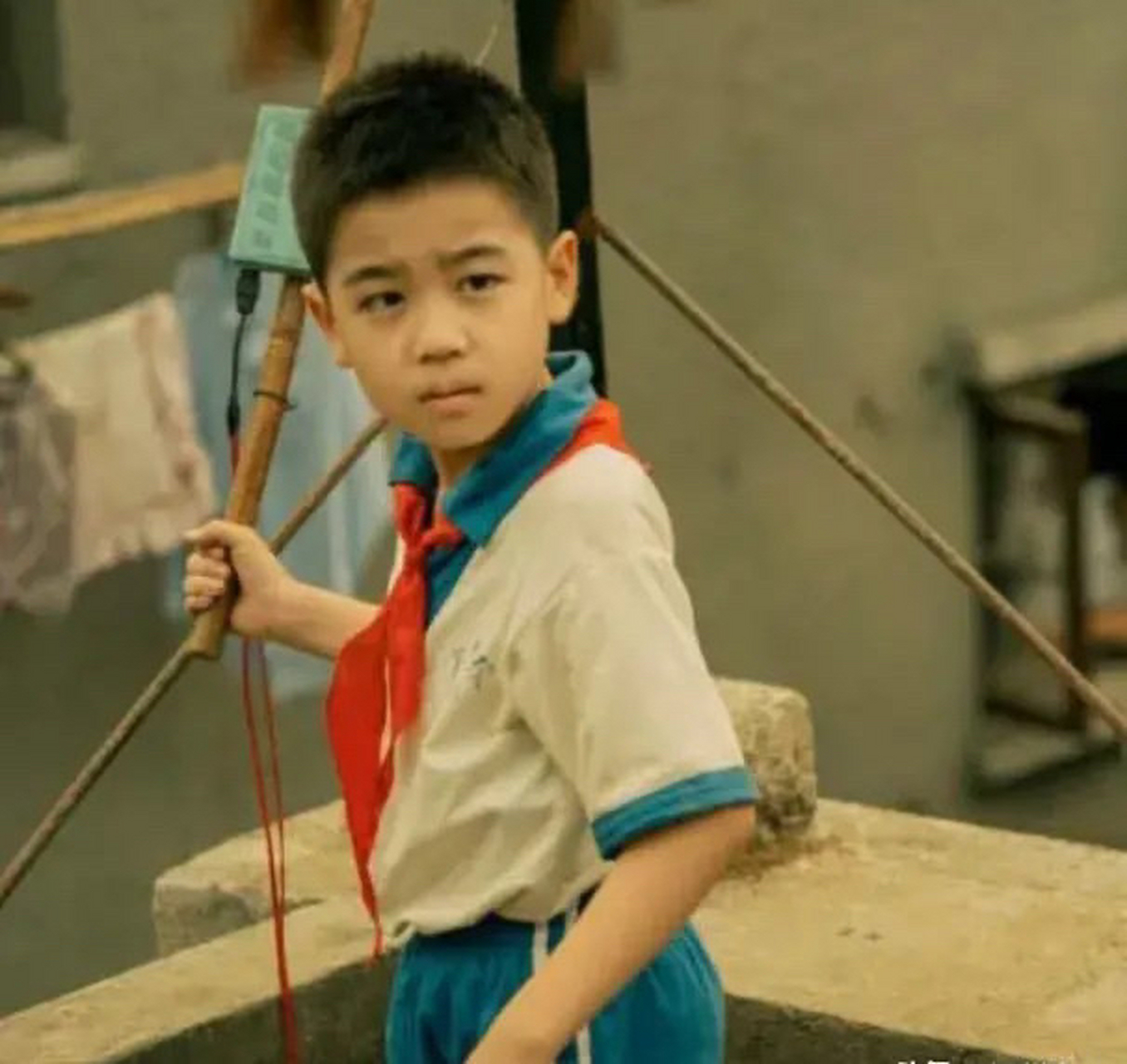 看完张若昀的童年照,终于明白为什么《庆余年》剧组找韩昊霖来饰演小