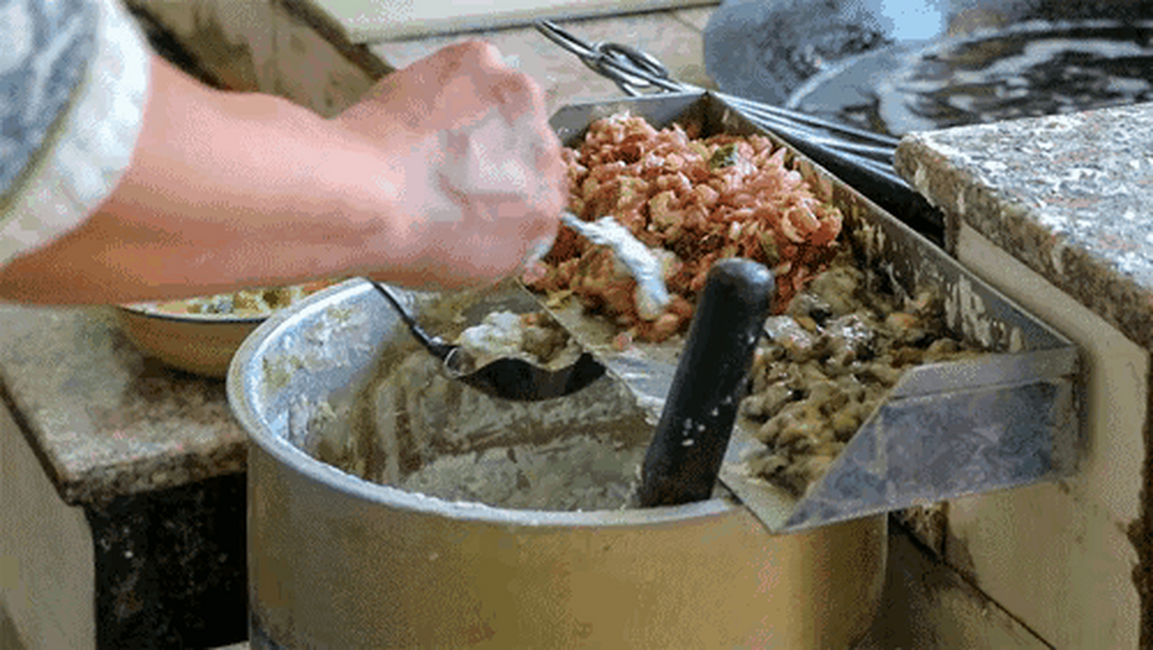 泉港浮粿,是泉州泉港区的一道特色风味小吃,据说有近200年的历史了