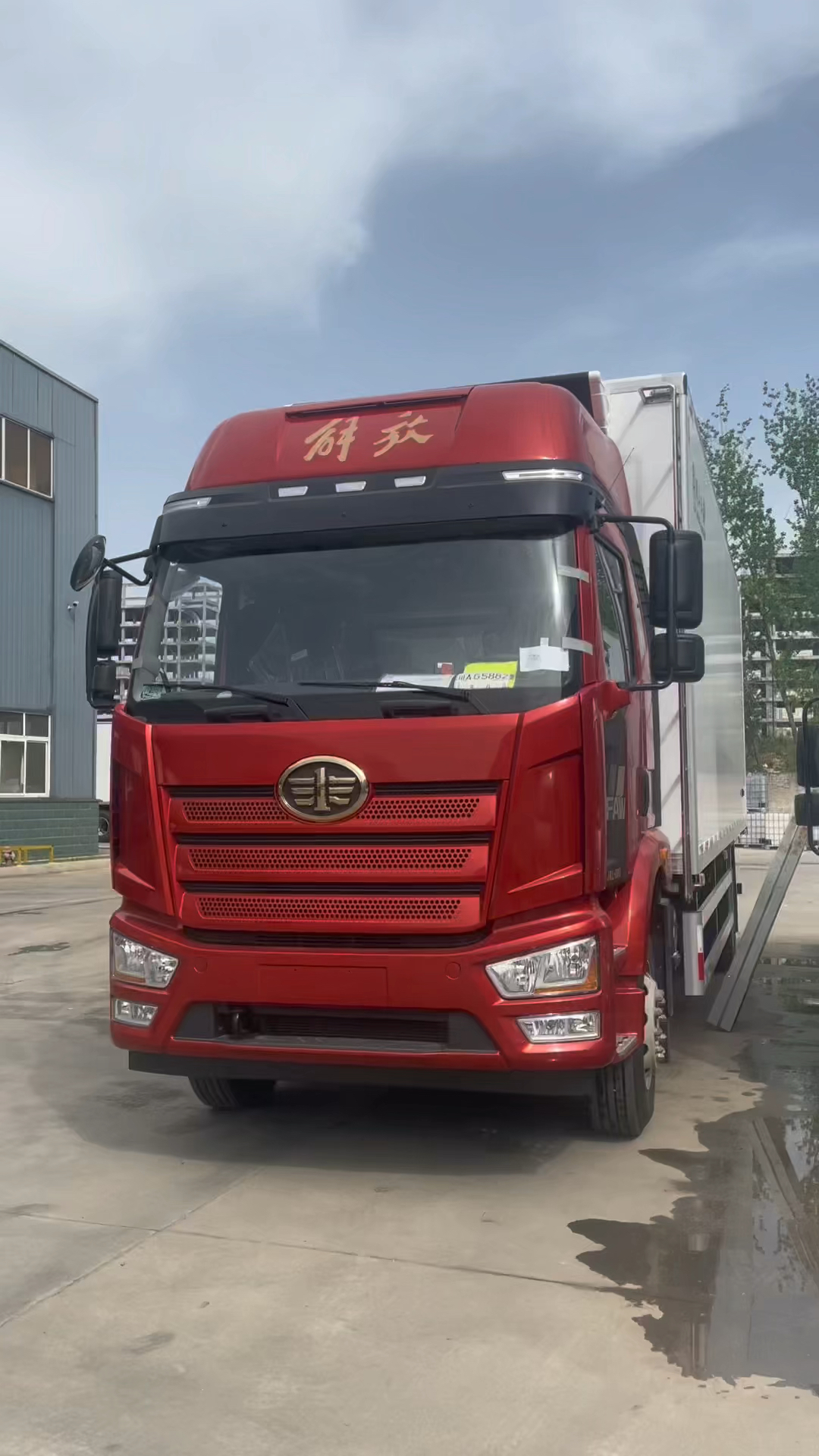 7米两轴冷藏车,解放中卡家族的中流砥柱,大柴260马力可选自动档!