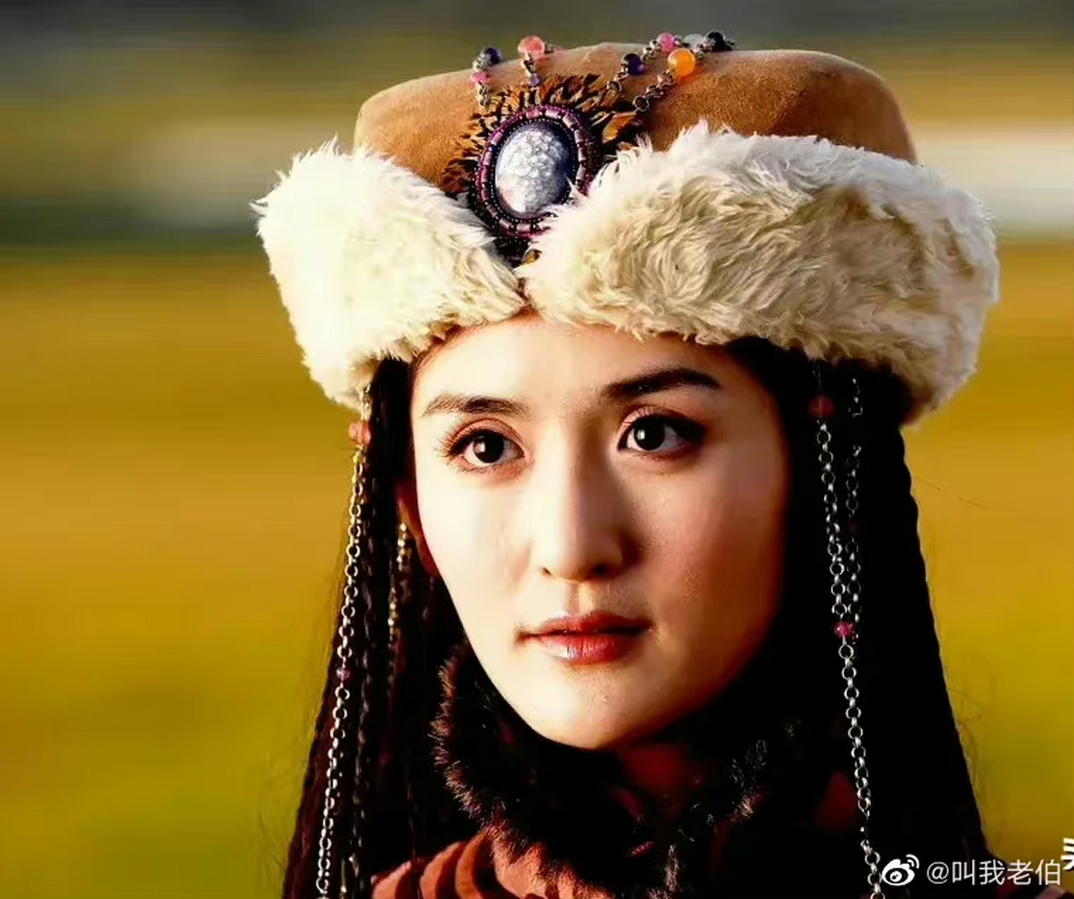 08版《射雕》的华筝是谢娜演的,这个造型看起来还可以,就是谢娜的演技